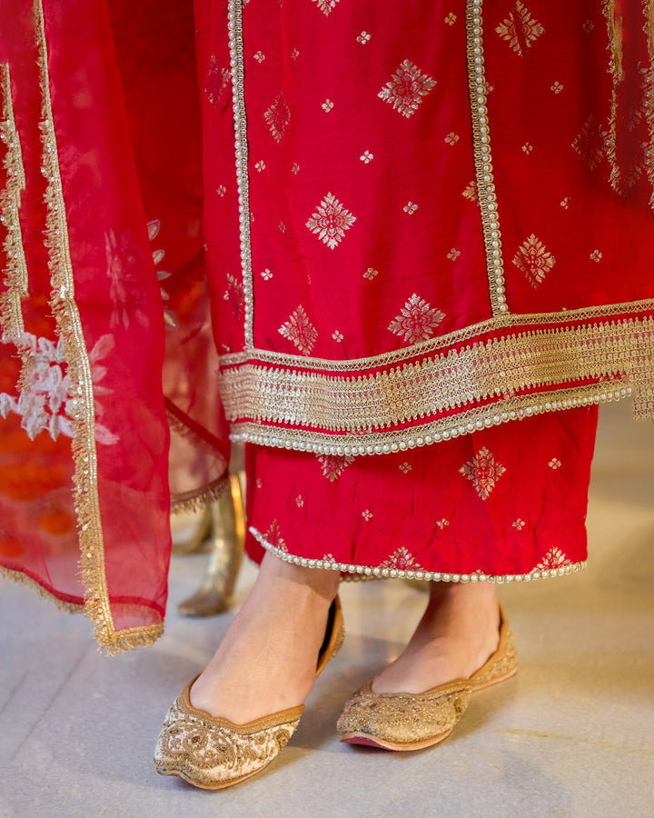 Jashn White Handcrafted Jutti