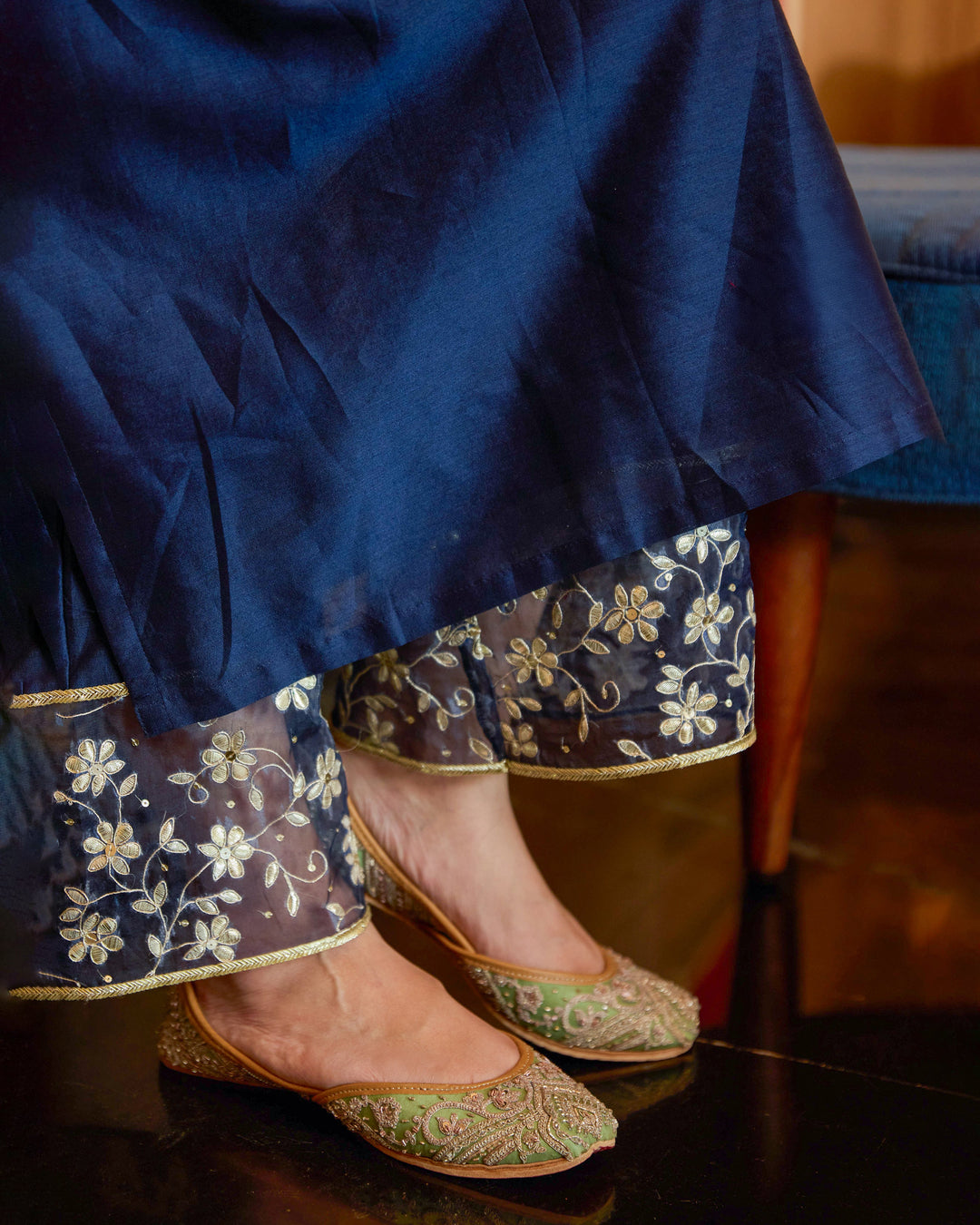 Taabir Sage Handcrafted Jutti