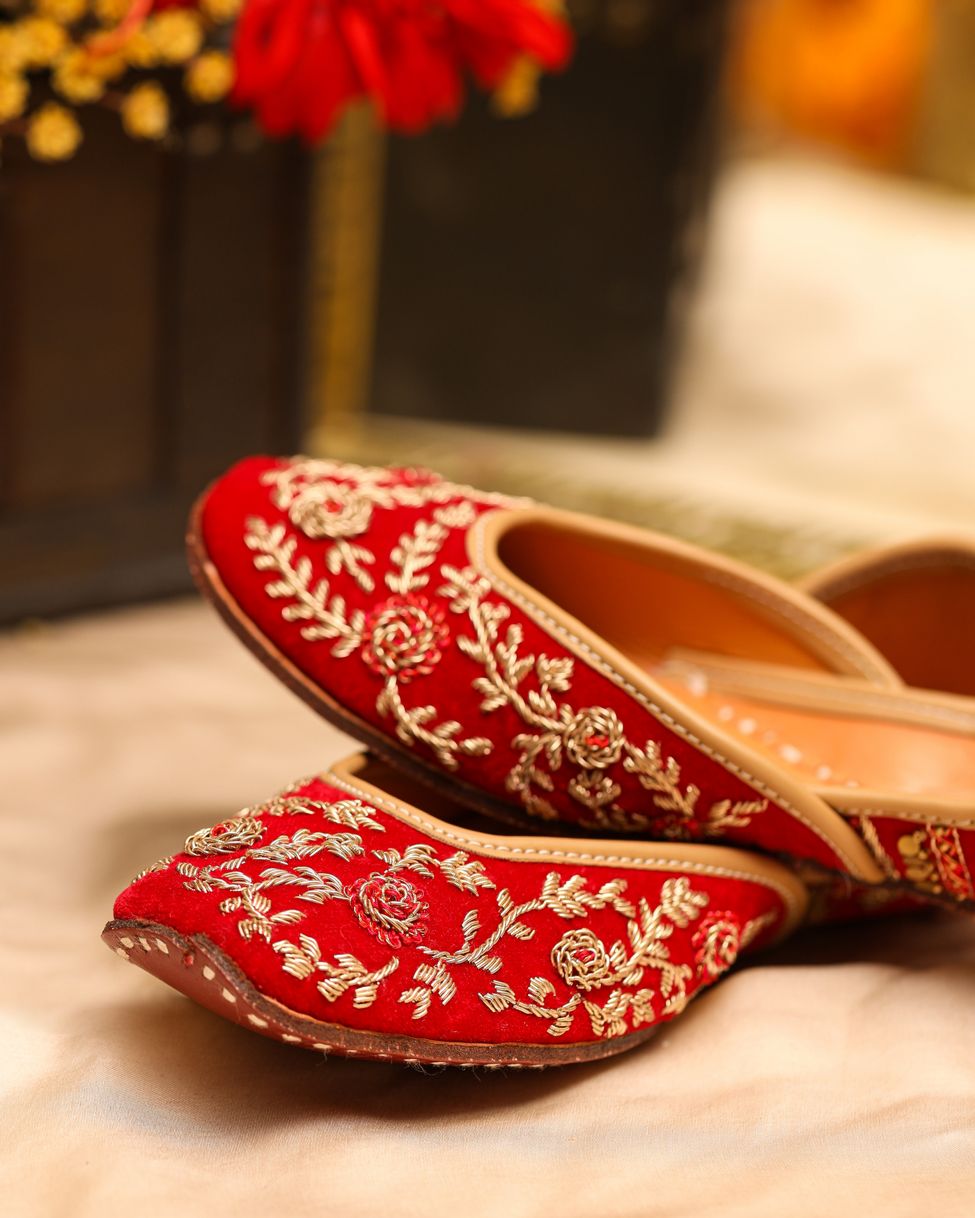 RED FLORET HANDCRAFTED JUTTI