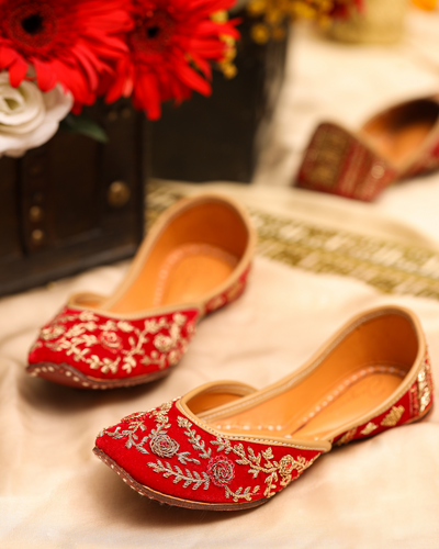 RED FLORET HANDCRAFTED JUTTI