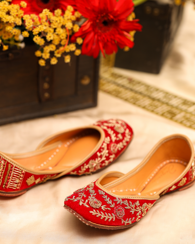 RED FLORET HANDCRAFTED JUTTI