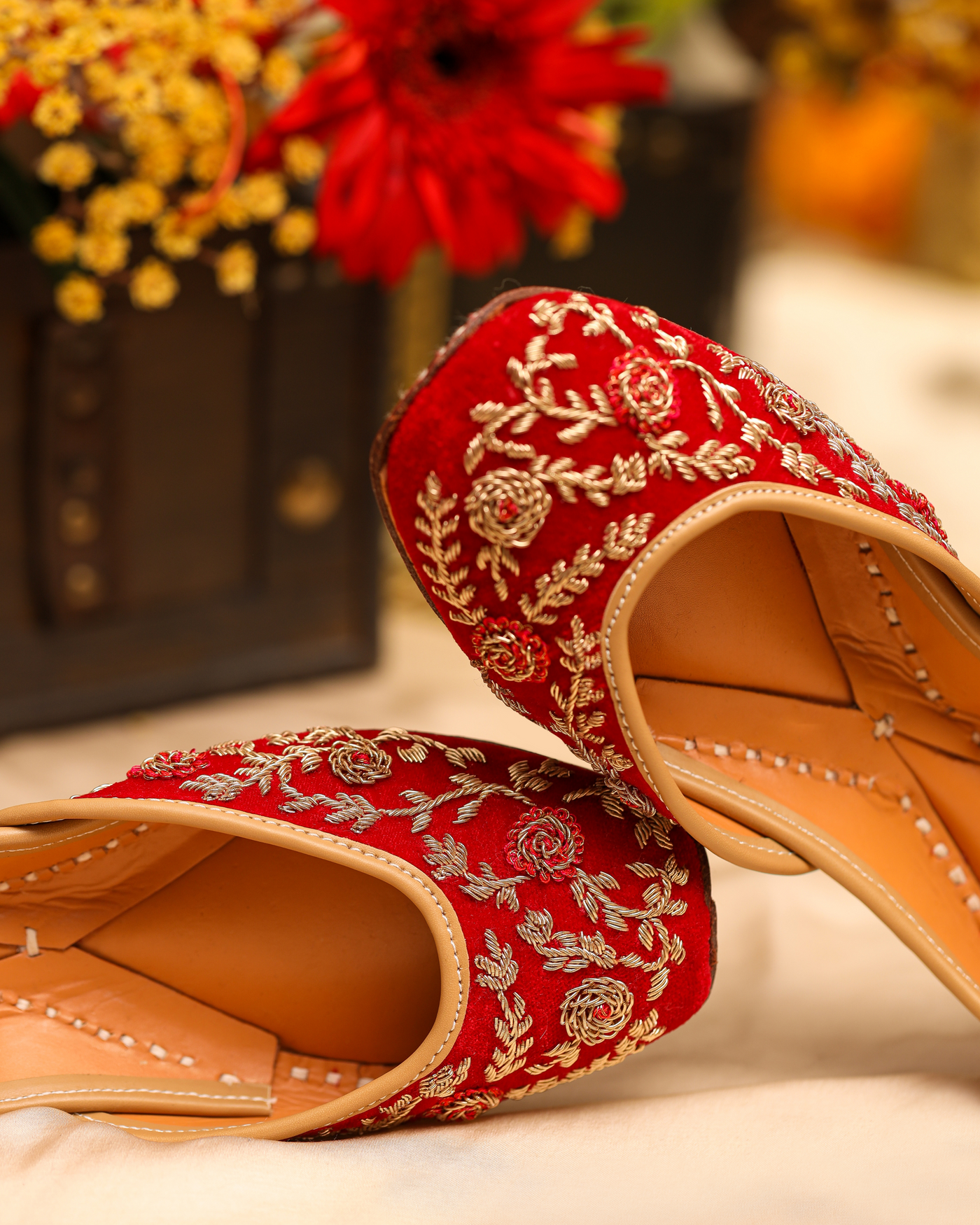 RED FLORET HANDCRAFTED JUTTI